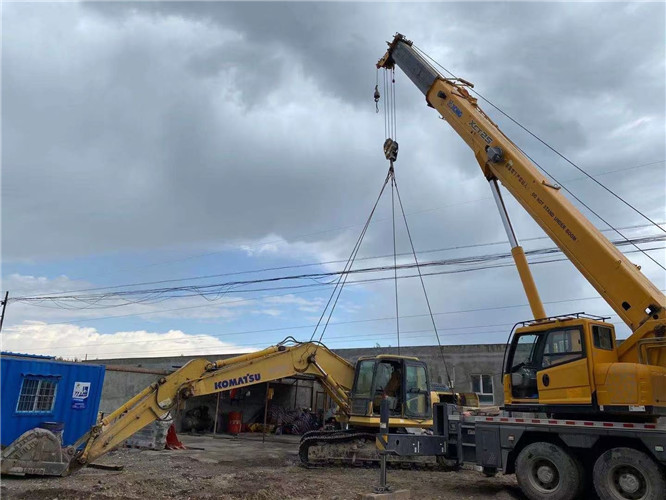 富阳区25吨吊车的工作半径是多少？